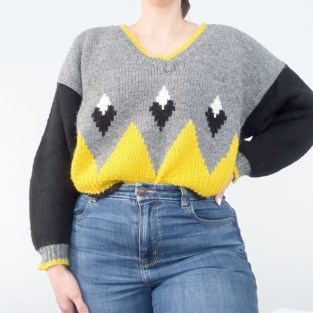 VINTAGE Wool Blend Cropped V-Neck Sweater | grey sweater